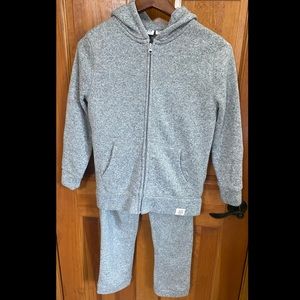 Gap kids Big Boys size large (10) Zip up hoodie and matching lounge pants.